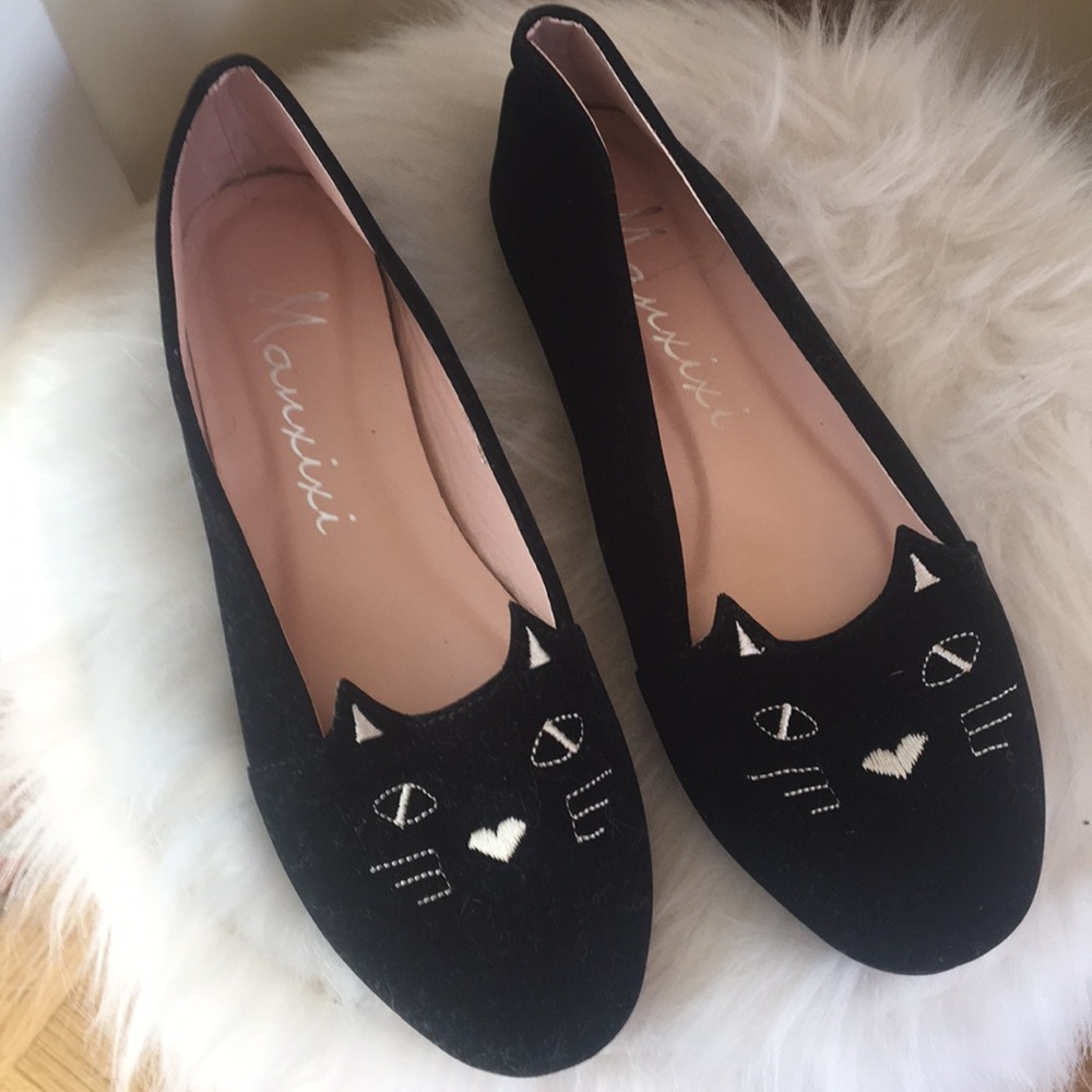 Black cat shoes never worn